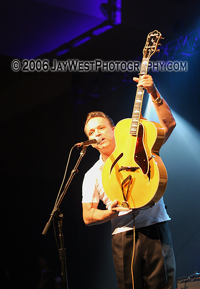 Jimmie Vaughan debuts his  signature Gretsch G400JV