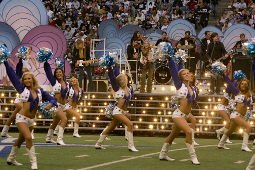 Sheryl Crow &The Dallas  Cowboys cheerleaders