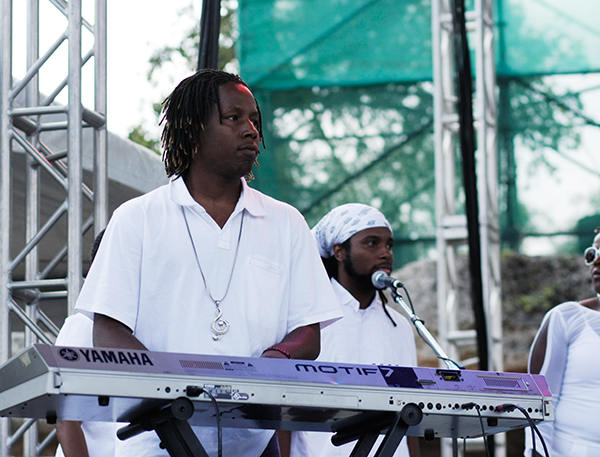 Bavu Blakes and The Extra Plair on the Austin Ventures Stage at ACL 9/27/08