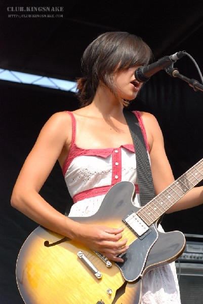 Meg and Dia For at The Vans Warped Tour.   August 11, 2007.