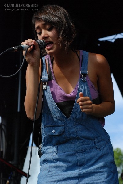 Meg and Dia For at The Vans Warped Tour.   August 11, 2007.