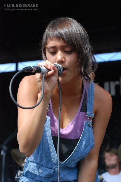 Meg and Dia For at The Vans Warped Tour.   August 11, 2007.