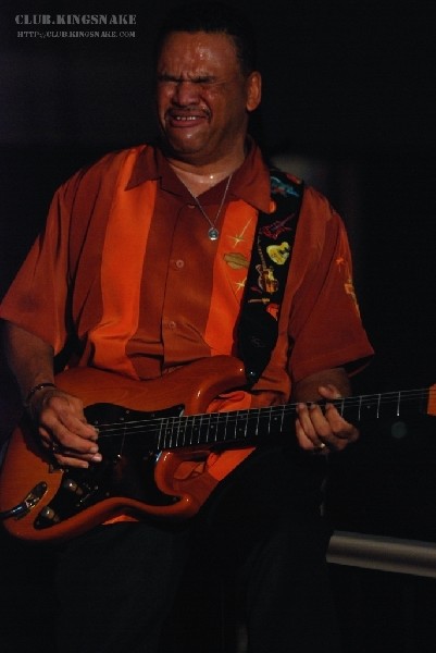 Sherman Robertson w/Shawn Kellerman live at the Junction. Peterborough, Ont