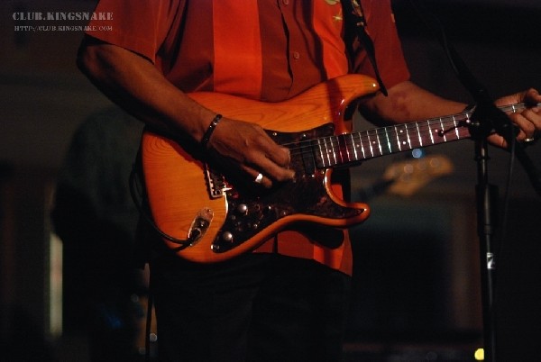 Sherman Robertson w/Shawn Kellerman live at the Junction. Peterborough, Ont