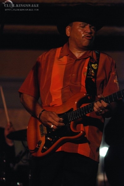 Sherman Robertson w/Shawn Kellerman live at the Junction. Peterborough, Ont