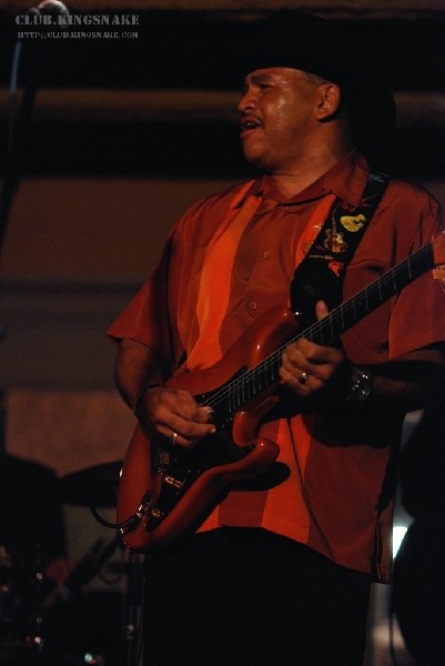 Sherman Robertson w/Shawn Kellerman live at the Junction. Peterborough, Ont