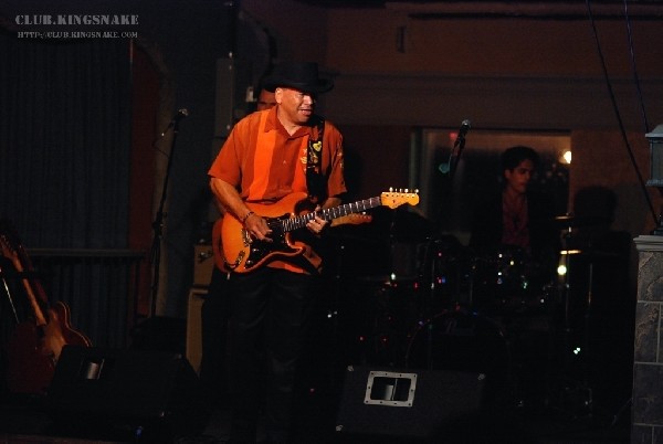 Sherman Robertson w/Shawn Kellerman live at the Junction. Peterborough, Ont