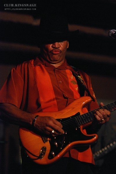 Sherman Robertson w/Shawn Kellerman live at the Junction. Peterborough, Ont