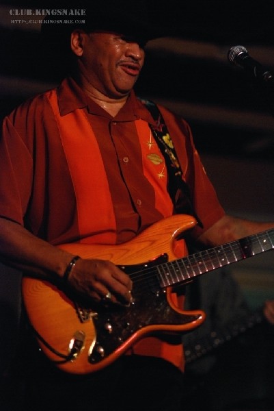 Sherman Robertson w/Shawn Kellerman live at the Junction. Peterborough, Ont