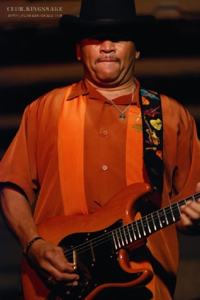 Sherman Robertson w/Shawn Kellerman live at the Junction. Peterborough, Ont