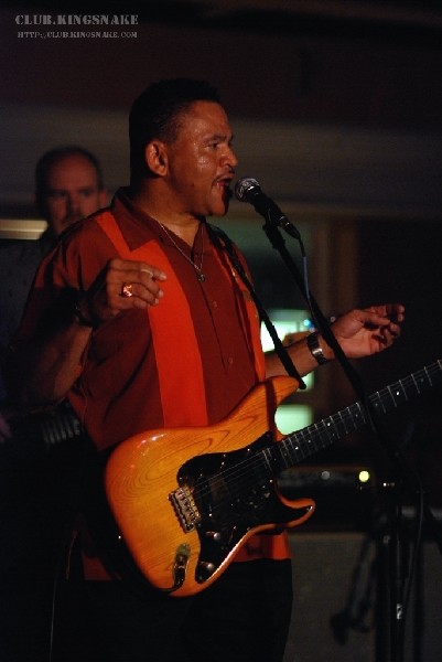 Sherman Robertson w/Shawn Kellerman live at the Junction. Peterborough, Ont