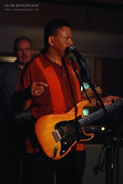 Sherman Robertson w/Shawn Kellerman live at the Junction. Peterborough, Ont