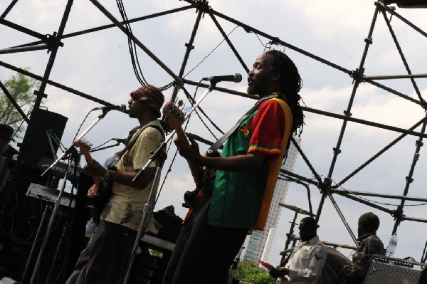AZ-One at the Austin Reggae Festival, 04/17/10, Auditorium Shores
