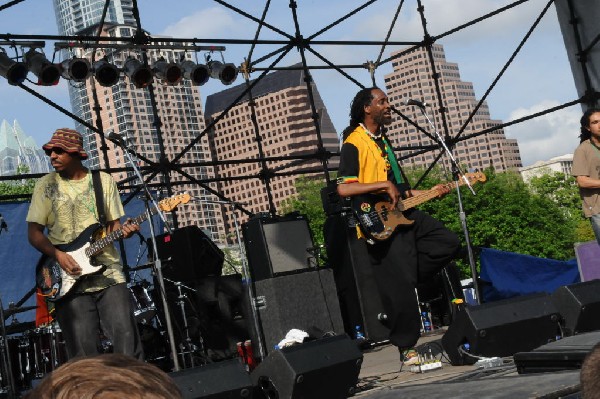 AZ-One at the Austin Reggae Festival, 04/17/10, Auditorium Shores