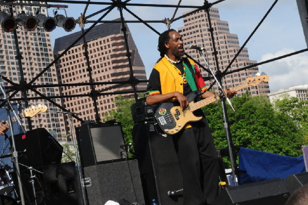 AZ-One at the Austin Reggae Festival, 04/17/10, Auditorium Shores