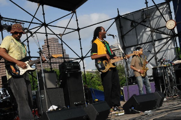 Concert And Music Photo Gallery Concert Photos Az One At The Austin Reggae Festival 04 17