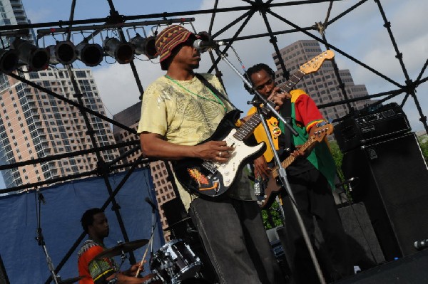 AZ-One at the Austin Reggae Festival, 04/17/10, Auditorium Shores