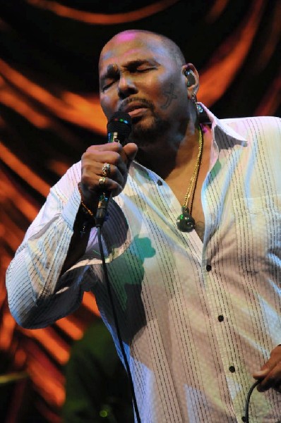 Aaron Neville at ACL Live Austin Texas December 13, 2011