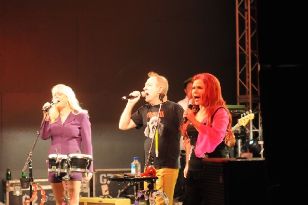 The B-52s at Stubb's BarBQ, Austin, Texas - 11/02/11 - photo by jeff barrin