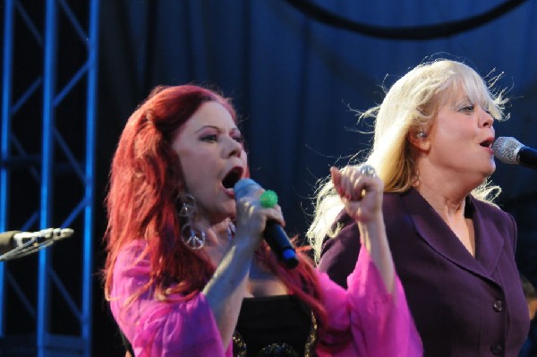 The B-52s at Stubb's BarBQ, Austin, Texas - 11/02/11 - photo by jeff barrin