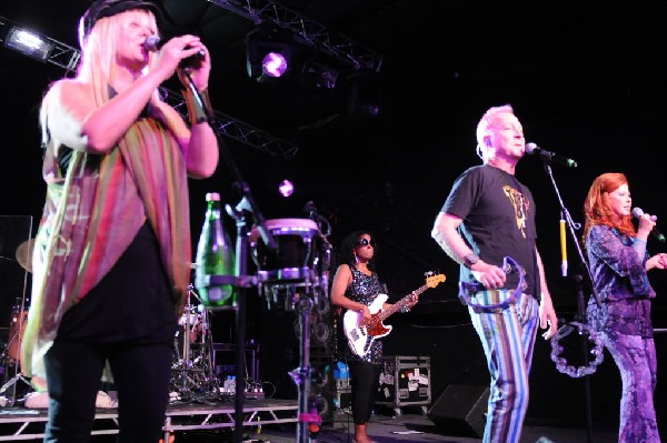 The B-52s at La Zona Rosa, Austin, Texas 05/15/10