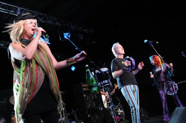 The B-52s at La Zona Rosa, Austin, Texas 05/15/10