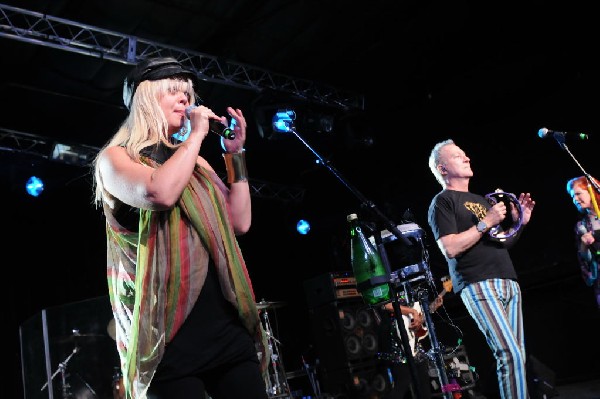 The B-52s at La Zona Rosa, Austin, Texas 05/15/10