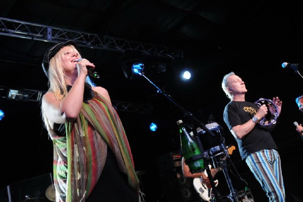 The B-52s at La Zona Rosa, Austin, Texas 05/15/10