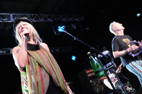 The B-52s at La Zona Rosa, Austin, Texas 05/15/10