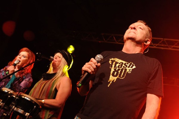 The B-52s at La Zona Rosa, Austin, Texas 05/15/10