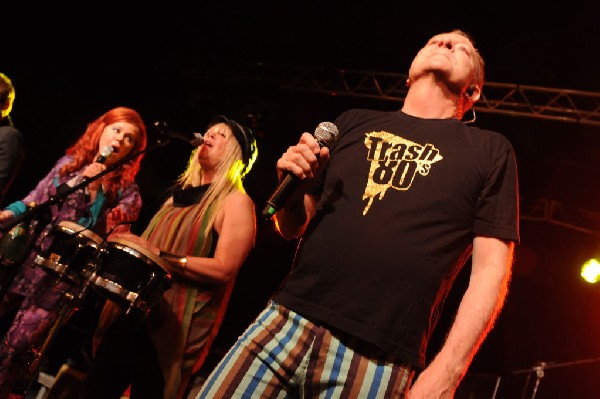 The B-52s at La Zona Rosa, Austin, Texas 05/15/10