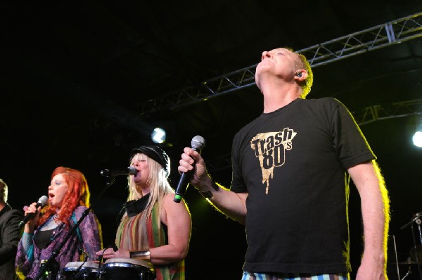 The B-52s at La Zona Rosa, Austin, Texas 05/15/10