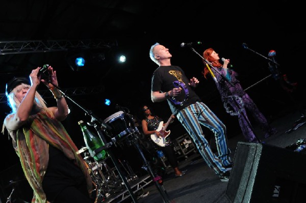 The B-52s at La Zona Rosa, Austin, Texas 05/15/10