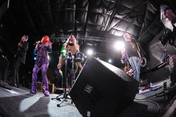 The B-52s at La Zona Rosa, Austin, Texas 05/15/10