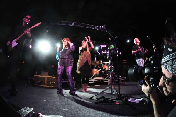 The B-52s at La Zona Rosa, Austin, Texas 05/15/10