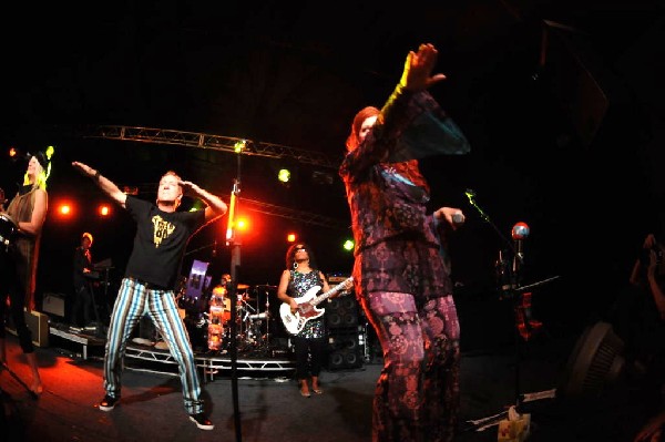 The B-52s at La Zona Rosa, Austin, Texas 05/15/10