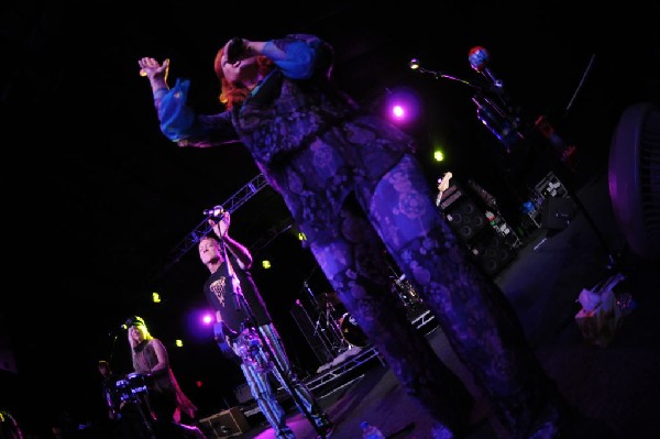 The B-52s at La Zona Rosa, Austin, Texas 05/15/10