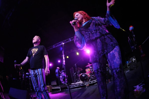 The B-52s at La Zona Rosa, Austin, Texas 05/15/10