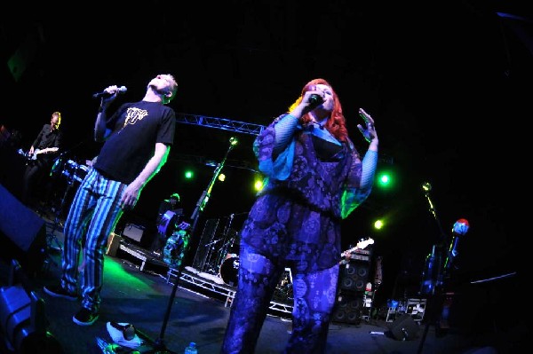 The B-52s at La Zona Rosa, Austin, Texas 05/15/10