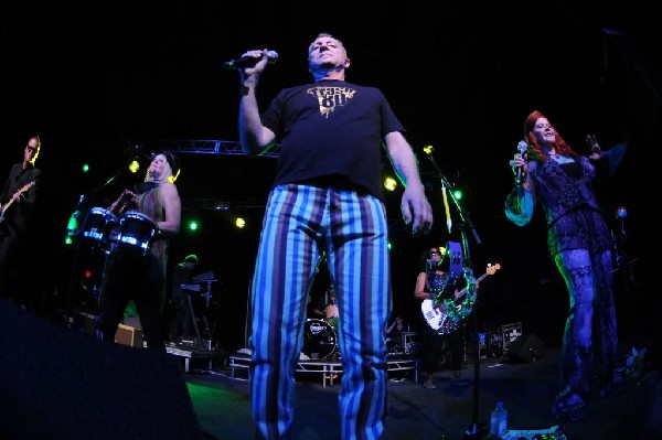 The B-52s at La Zona Rosa, Austin, Texas 05/15/10