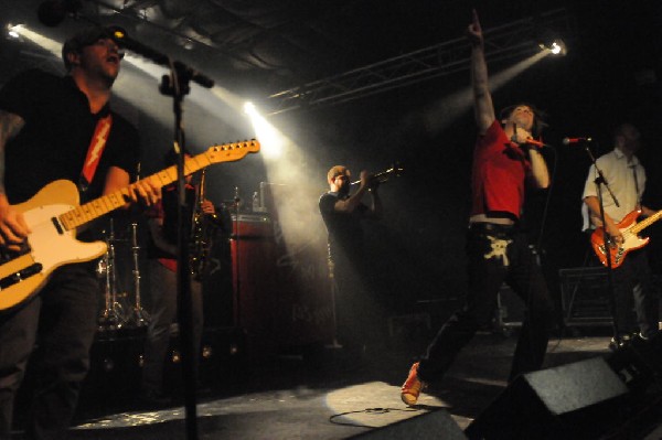 Big D & The Kids Table