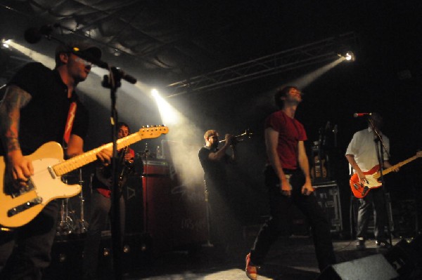 Big D & The Kids Table