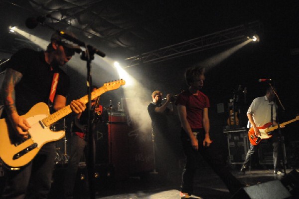 Big D & The Kids Table