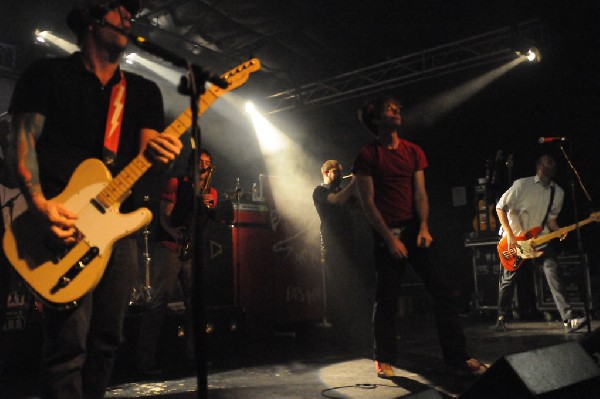 Big D & The Kids Table