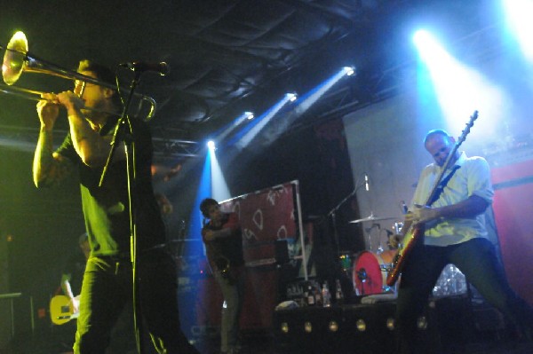 Big D & The Kids Table