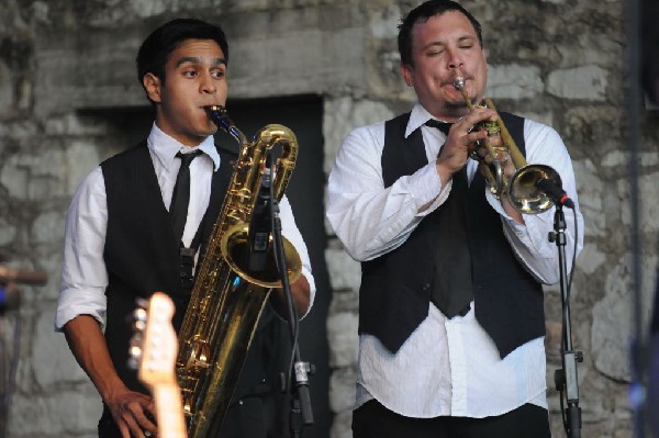Black Joe Lewis and the Honeybears at Stubb's BarBQ