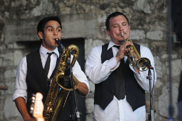 Black Joe Lewis and the Honeybears at Stubb's BarBQ