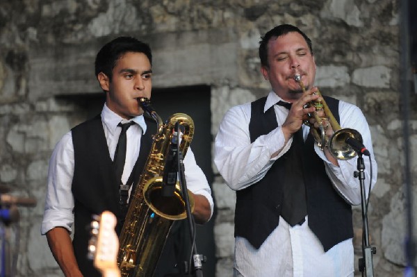 Black Joe Lewis and the Honeybears at Stubb's BarBQ