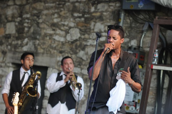Black Joe Lewis and the Honeybears at Stubb's BarBQ