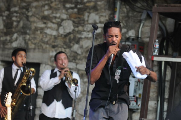 Black Joe Lewis and the Honeybears at Stubb's BarBQ